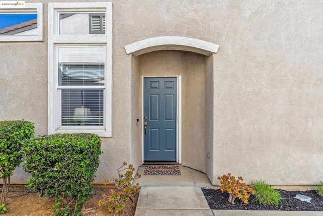 664 Prince Albert Way, Home with 2 bedrooms, 2 bathrooms and 1 parking in Brentwood CA | Image 9