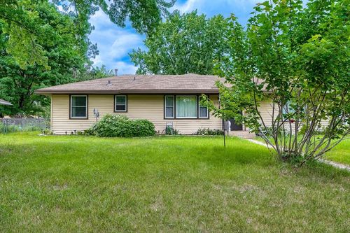 11256 Arrowhead St Nw, Coon Rapids, MN, 55433-3505 | Card Image