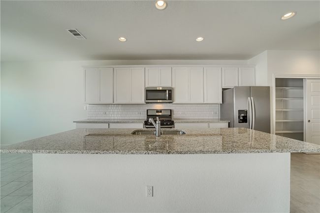 307 Cold Spring Loop, House other with 3 bedrooms, 2 bathrooms and 3 parking in Bastrop TX | Image 8