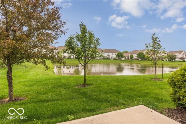10910 Perry Pear Dr, Condo with 2 bedrooms, 3 bathrooms and null parking in Zionsville IN | Image 25