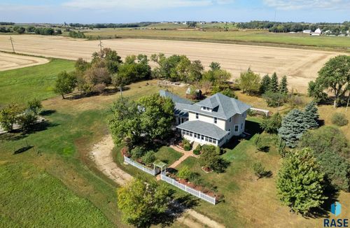 27551 452nd Ave, Parker, SD, 57053-5609 | Card Image