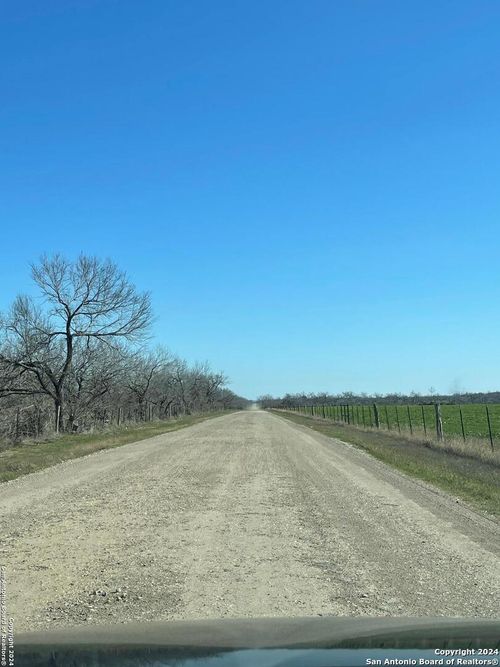 10 County Road 101, Floresville, TX, 78411 | Card Image