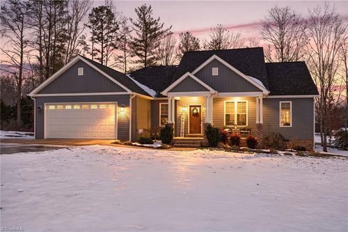 1196 Cape Hickory Rd, Hickory, NC, 28601-8518 | Card Image