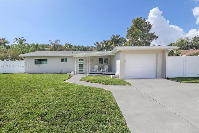 1990 Ne 35 Th St, House other with 3 bedrooms, 2 bathrooms and null parking in Lighthouse Point FL | Image 33