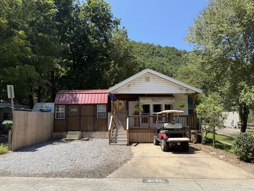 4124 Riverbank Run, Hiawassee, GA, 30546-4833 | Card Image