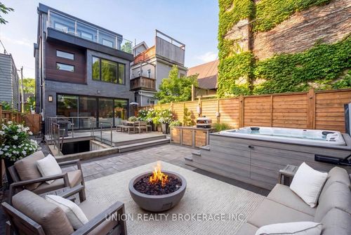 105 Kenilworth Ave, Toronto, ON, M4L3S4 | Card Image