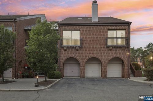 5 Millay Ct, Teaneck, NJ, 07666-6465 | Card Image