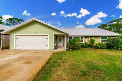 1325 5th Avenue Sw, House other with 3 bedrooms, 2 bathrooms and null parking in Vero Beach FL | Image 1