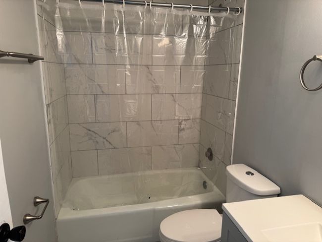 APT-4C - 2211 S Highland Ave, Condo with 2 bedrooms, 2 bathrooms and 2 parking in Lombard IL | Image 31
