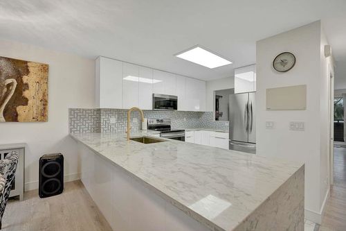 144 Shoreline Cir, Port Moody, BC, V3H5B3 | Card Image