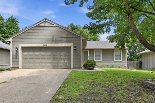 3206 Sw 35th Ter, Topeka, KS, 66614-3589 | Card Image