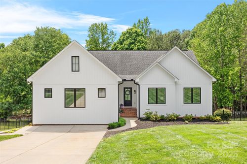 184 Quiet Cove Rd, Mooresville, NC, 28117-8892 | Card Image