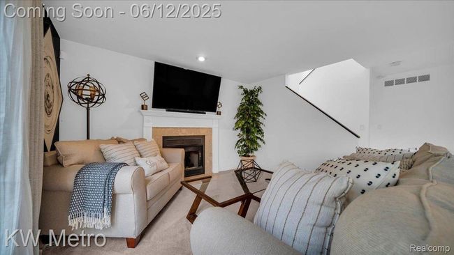 4013 Foxpointe Dr, Condo with 2 bedrooms, 3 bathrooms and null parking in West Bloomfield MI | Image 11
