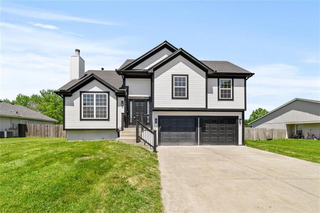 Walnut Ln, Lone Jack, MO 64070