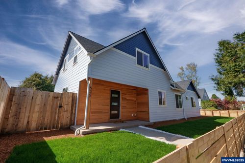535 E St, Independence, OR, 97351-1717 | Card Image