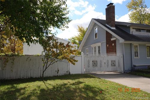 194 Farrand Park, Highland Park, MI, 48203-3354 | Card Image