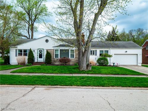 4765 W 220th St, Fairview Park, OH, 44126-2663 | Card Image