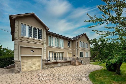 18 Mullet Rd, North York, ON, M2M2A6 | Card Image