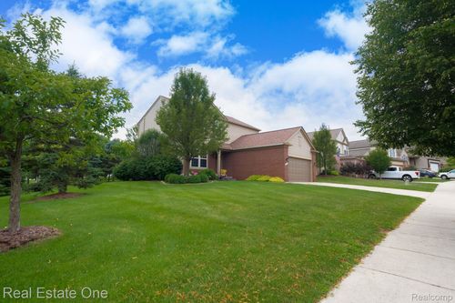 851 Deer Run Lake Rd, Holly, MI, 48442-1570 | Card Image