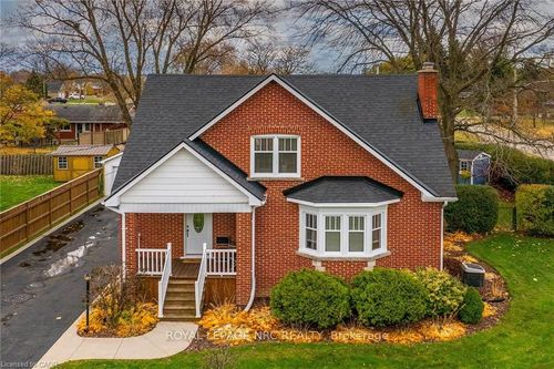 {{alt}} | Card Image