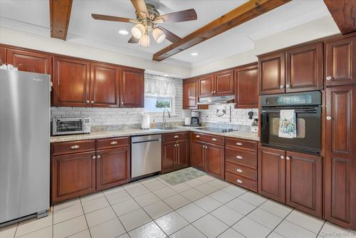 47 Ravenwood Dr, Kings Park, NY, 11754-2929 | Card Image