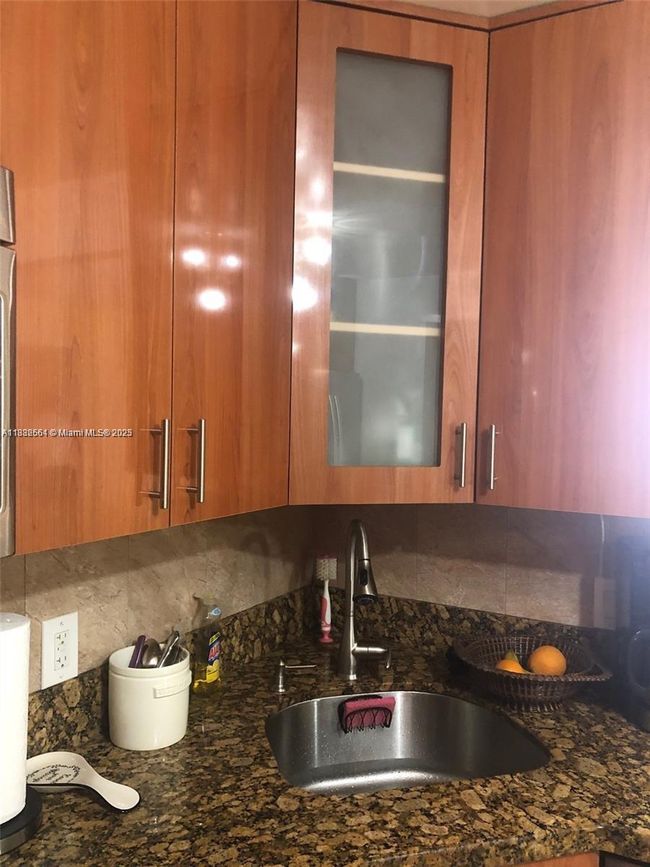 APT-5H - 1865 S Ocean Dr, Condo with 1 bedrooms, 2 bathrooms and null parking in Hallandale Beach FL | Image 6