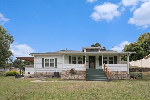 520 Linda Ln, Bonner Springs, KS, 66012-1808 | Card Image