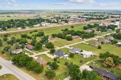104 N Frederick St, Ponder, TX, 76259-7522 | Card Image