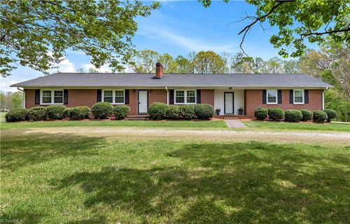2571 Harper Rd, Clemmons, NC, 27012-8690 | Card Image