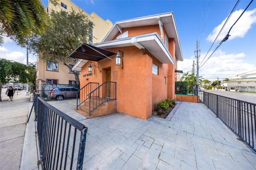 242 Nw 12th Ave, MIAMI, FL, 33128-1011 | Card Image