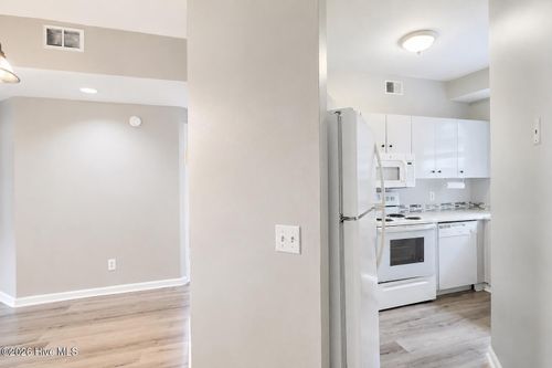 apt-306d-4230 Wilshire Blvd, Wilmington, NC, 28403-4392 | Card Image
