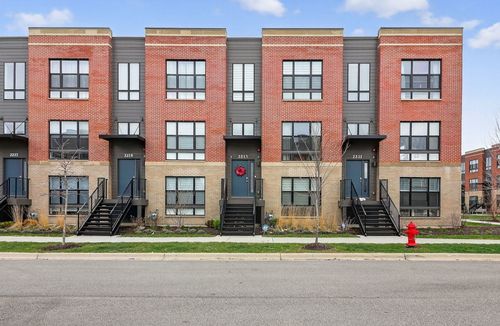 2213 Venture Dr, Schaumburg, IL, 60173-5637 | Card Image