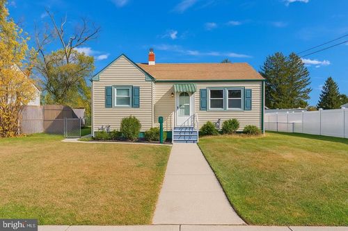 610 Lee Ave, BEVERLY, NJ, 08010-1020 | Card Image