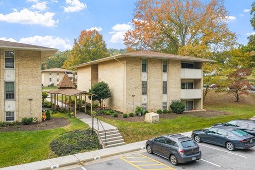 13e-5260 Crossbow Cir, Roanoke, VA, 24018 | Card Image