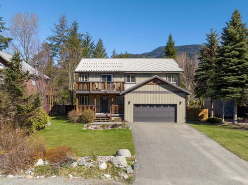1479 Hemlock Street, House other with 4 bedrooms, 3 bathrooms and 4 parking in Pemberton BC | Card Image