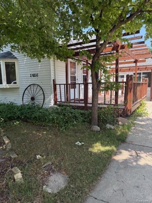 29210 Manhattan Street, St Clair Shores, MI, 48081 | Card Image