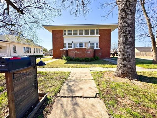 700 S Hoff Ave, El Reno, OK, 73036-3825 | Card Image