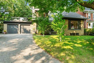 37 Grenadier Hts, House other with 2 bedrooms, 3 bathrooms and 4 parking in Toronto ON | Image 2