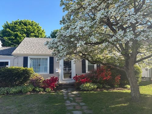 12 Hannah Dr, Warwick, RI, 02888-4929 | Card Image