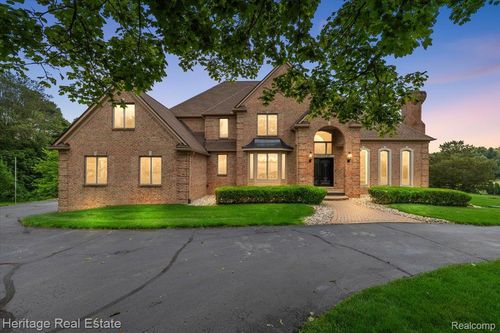 2564 Hemlock Ct, Oxford, MI, 48370-2716 | Card Image