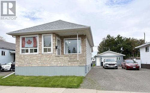 1407 Gore St W, Thunder Bay, ON, P7E3V1 | Card Image