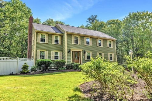 3 Colleny Dr, Bedford, NH, 03110-5009 | Card Image