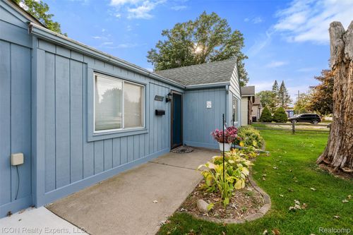 19076 E 13 Mile Rd, Roseville, MI, 48066-5302 | Card Image