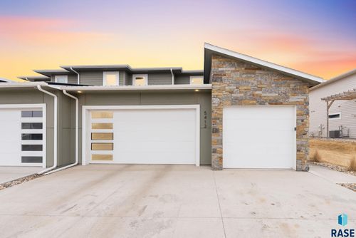 5412 W Liberator Cir, Sioux Falls, SD, 57107-3020 | Card Image