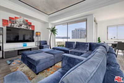 302 - Franklin Avenue, Condo with 2 bedrooms, 2 bathrooms and 2 parking in Los Angeles CA | Image 2