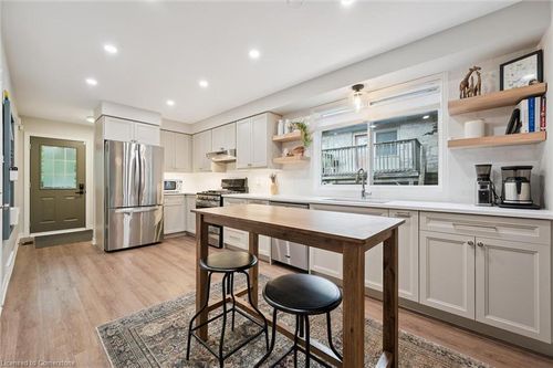 33 London Rd E, Guelph, ON, N1H2B2 | Card Image