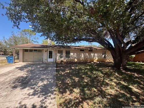 512 Low Meadow Dr, Pleasanton, TX, 78064-2459 | Card Image