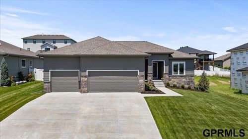 18450 Greenleaf St, Omaha, NE, 68136-1674 | Card Image