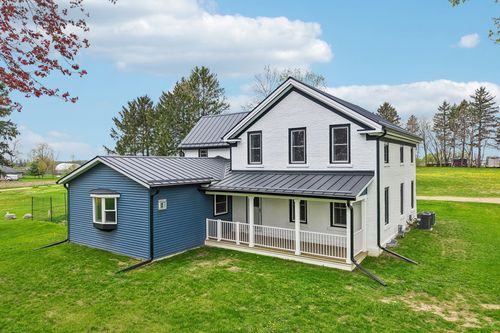 5833 Town Hall Dr, Sun Prairie, WI, 53590-9512 | Card Image