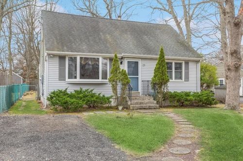 130 Meday Ave, Mattituck, NY, 11952-1347 | Card Image